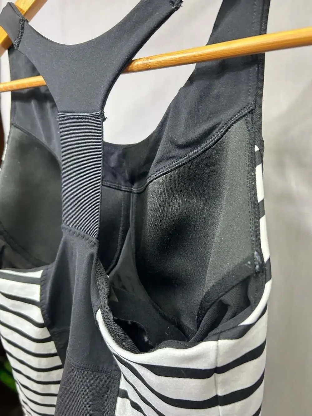 Athleta Striped Racerback Tank Top with Built-in Bra & Back Pockets Size M - Picture 4 of 6